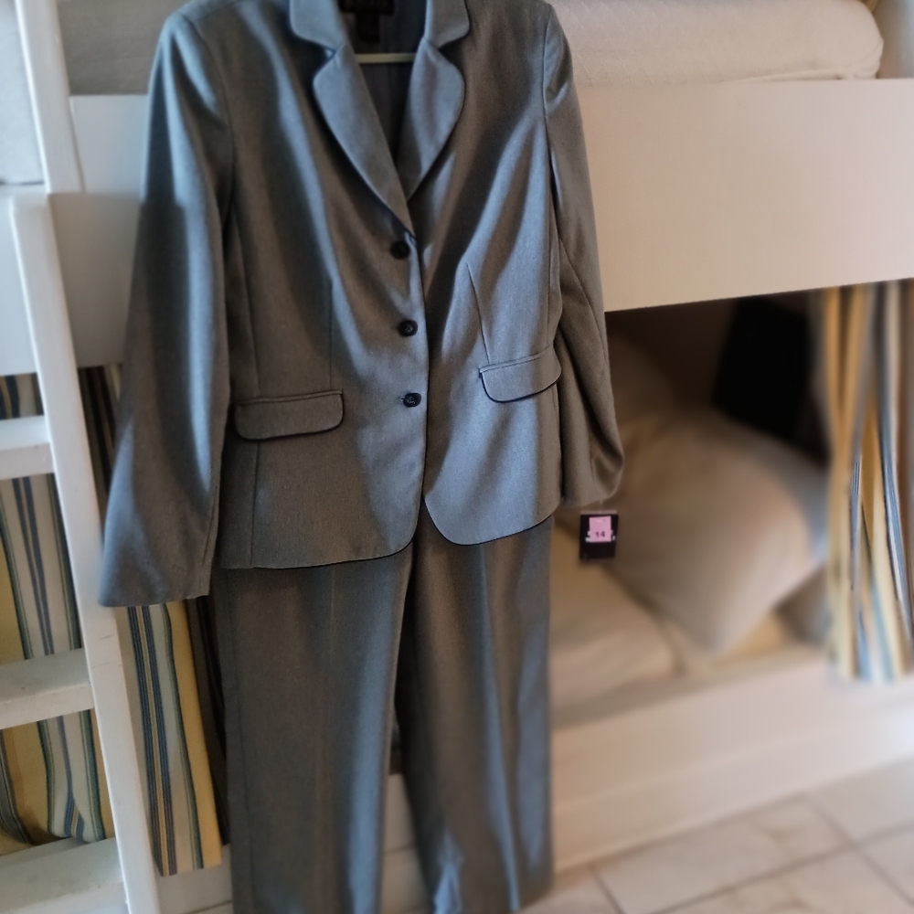 Blacker Machine Washable Pantsuit Set Light Gray Size 14